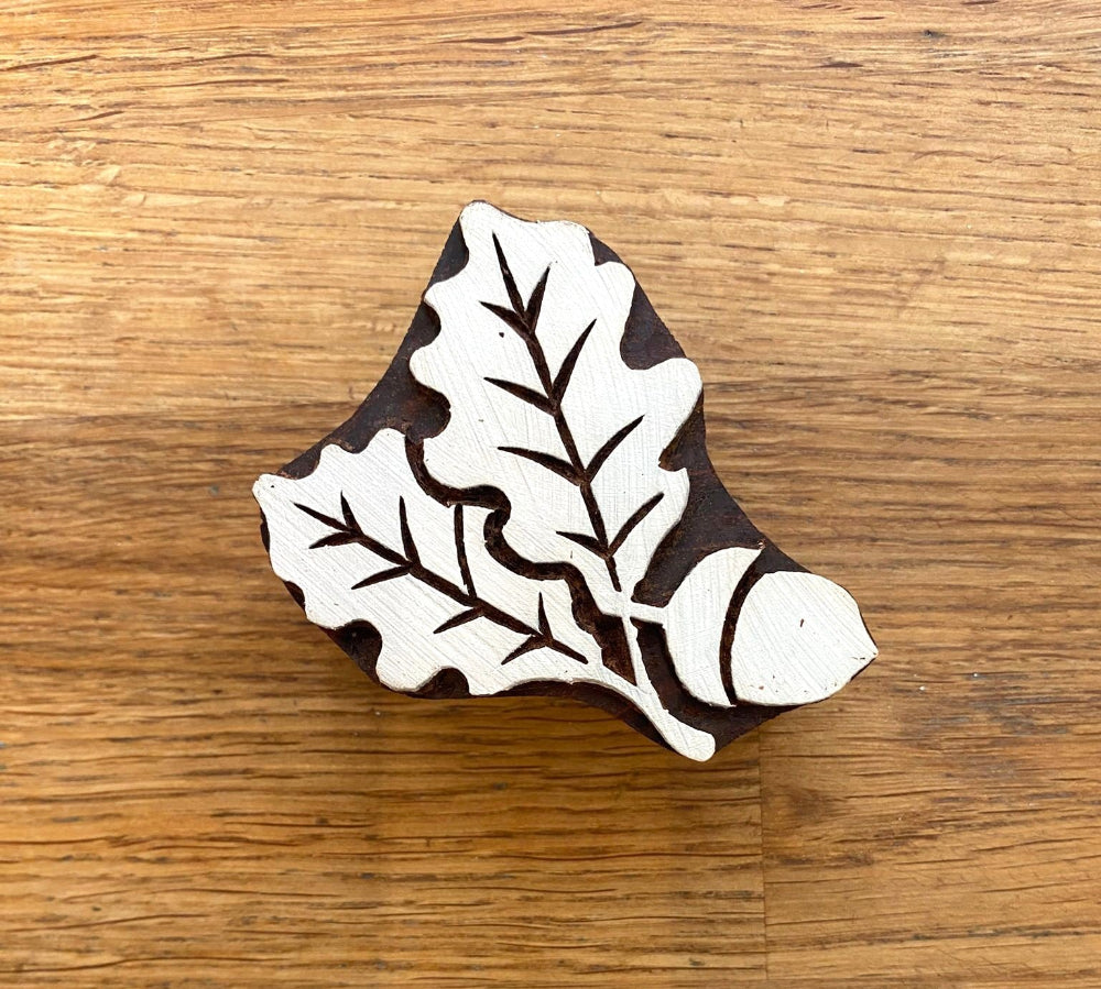 Acorn and oak leaves
